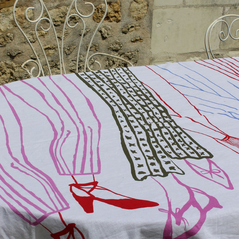 Dancing legs Amuse La Bouche table linen